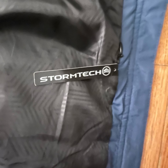 Women's Quilted Vest - Picture 7 of 8